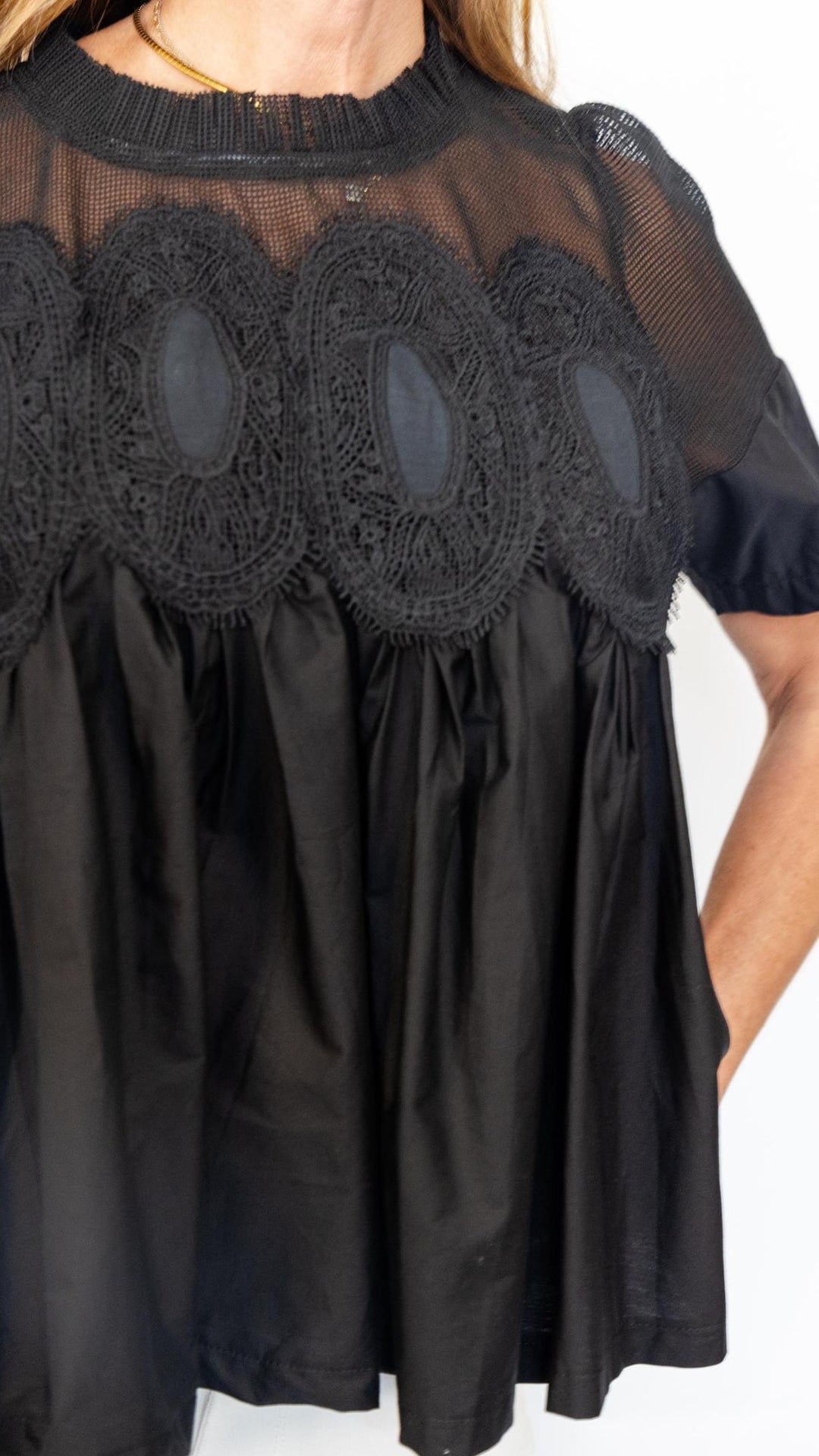 Mesh Combined Applique Top