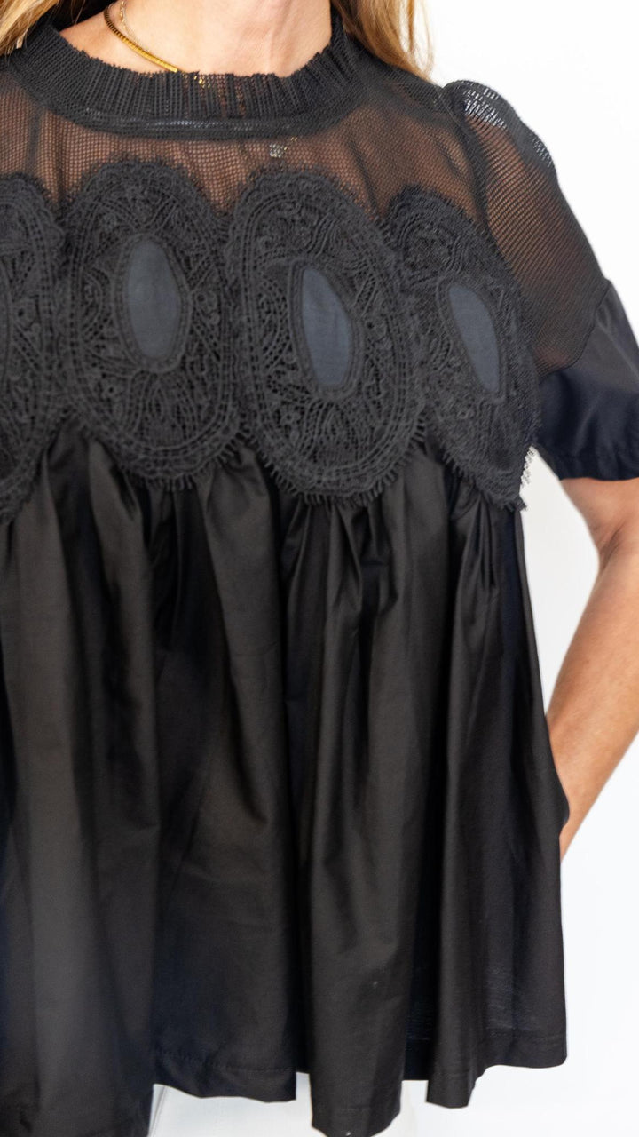 Mesh Combined Applique Top
