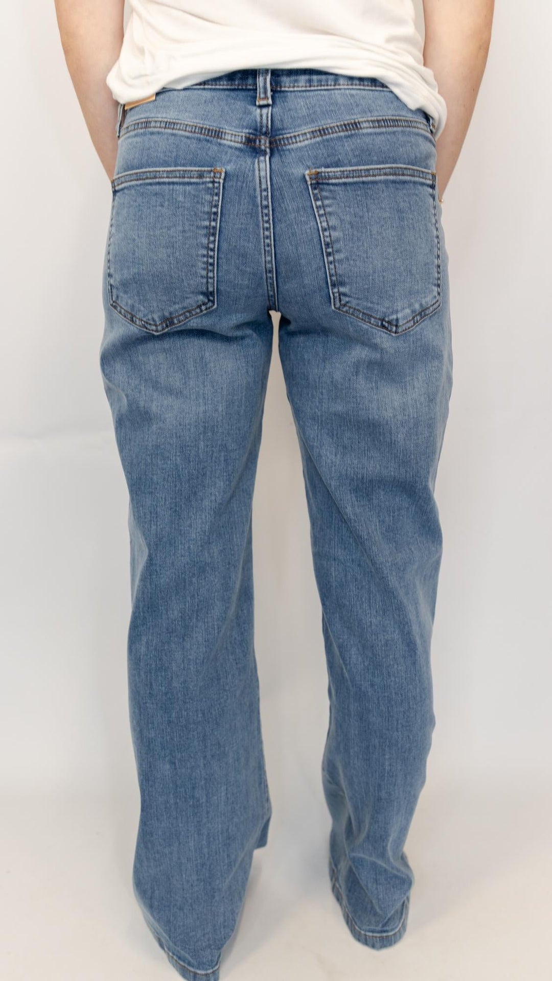 Front Seam Wide Patch Pocket Utilize