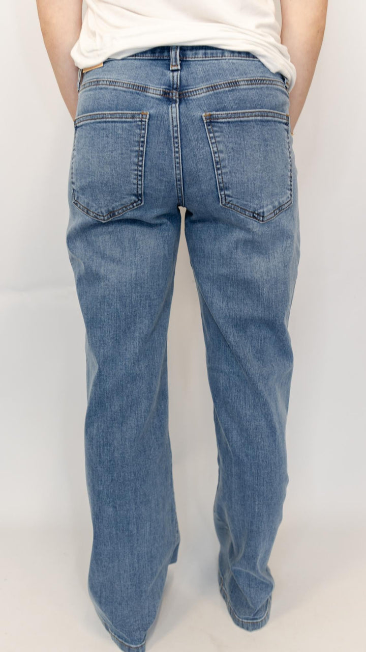 Front Seam Wide Patch Pocket Utilize