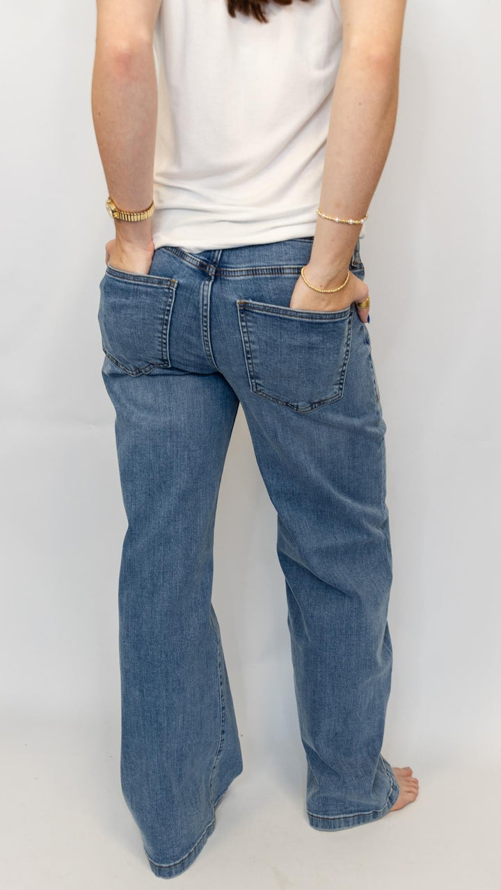 Front Seam Wide Patch Pocket Utilize