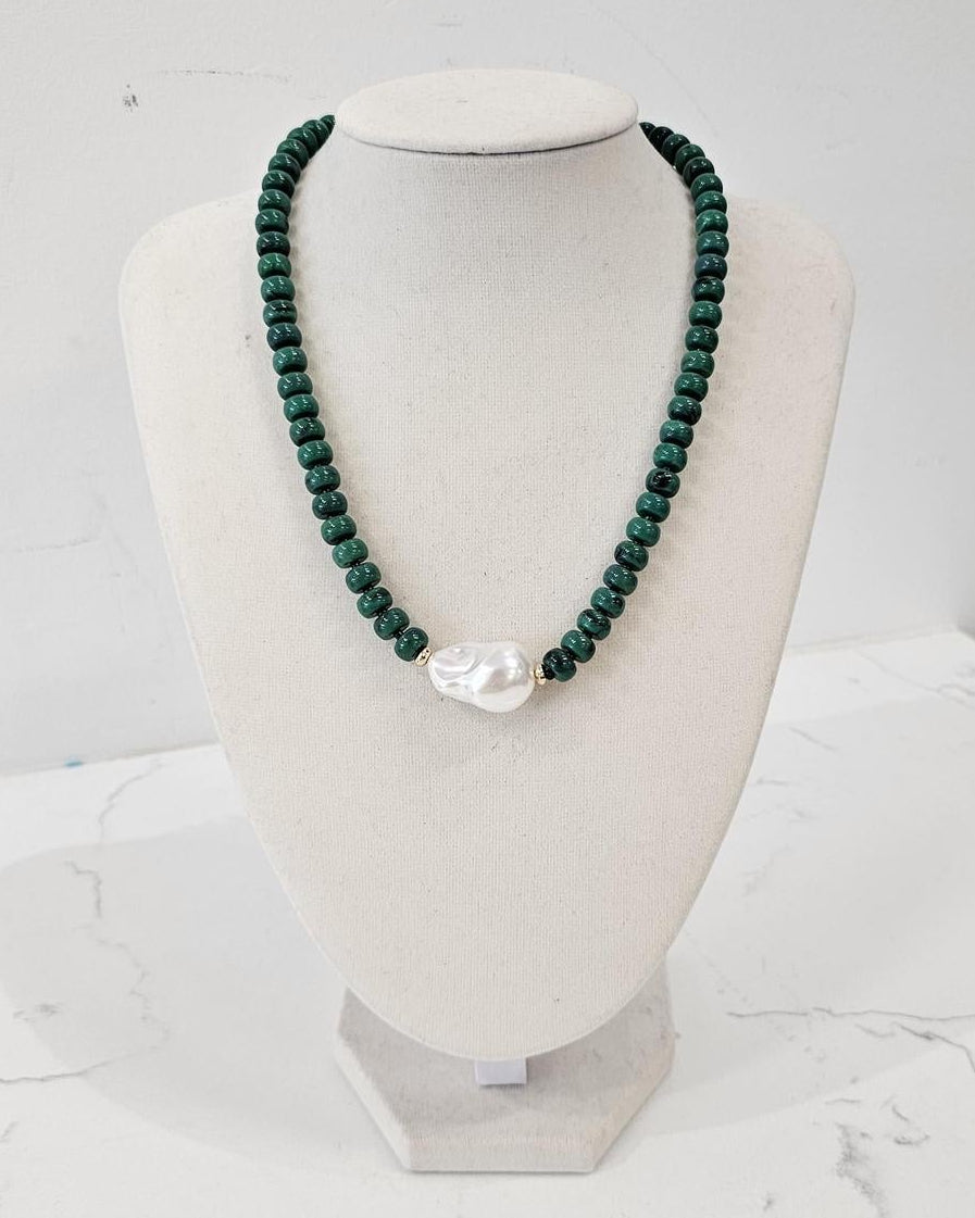 Green Bead Necklace with Pearl